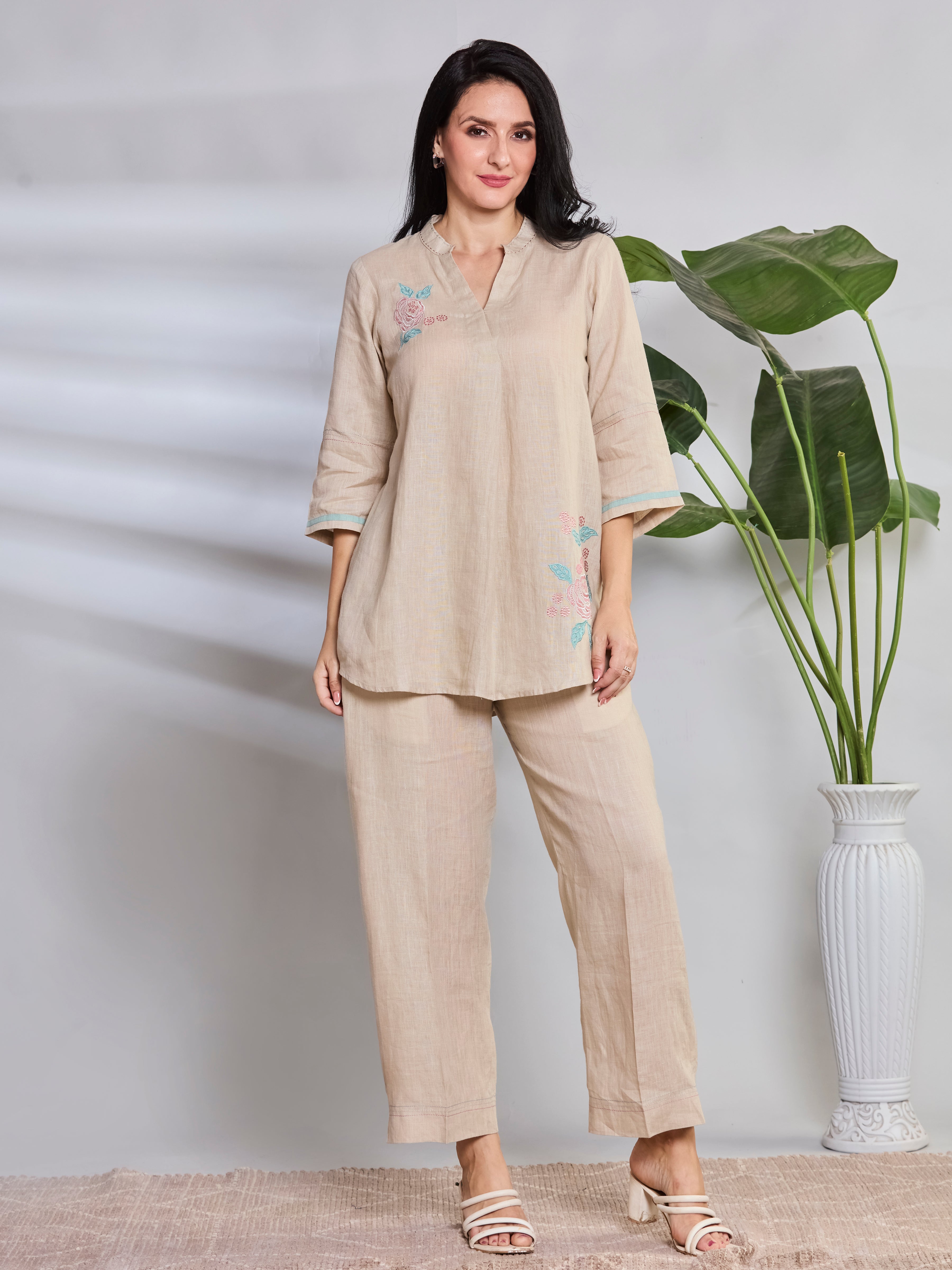 Gulaabo flower linen top