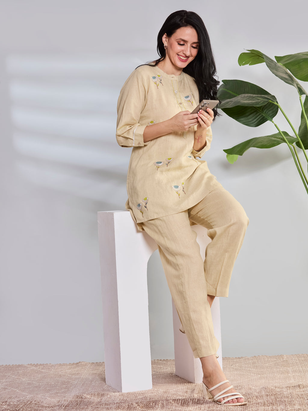 Sameera Twin Flower Short Linen Kurta